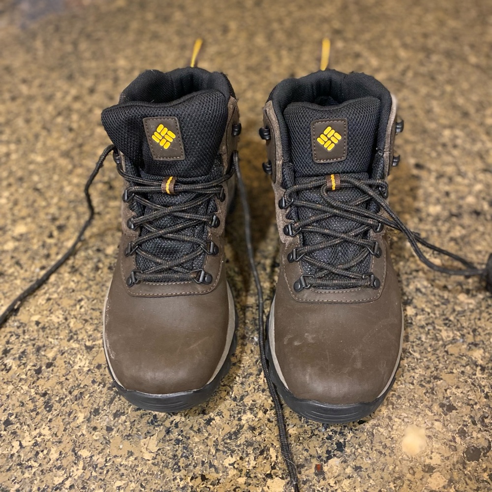 Mens Columbia leather boots size 11